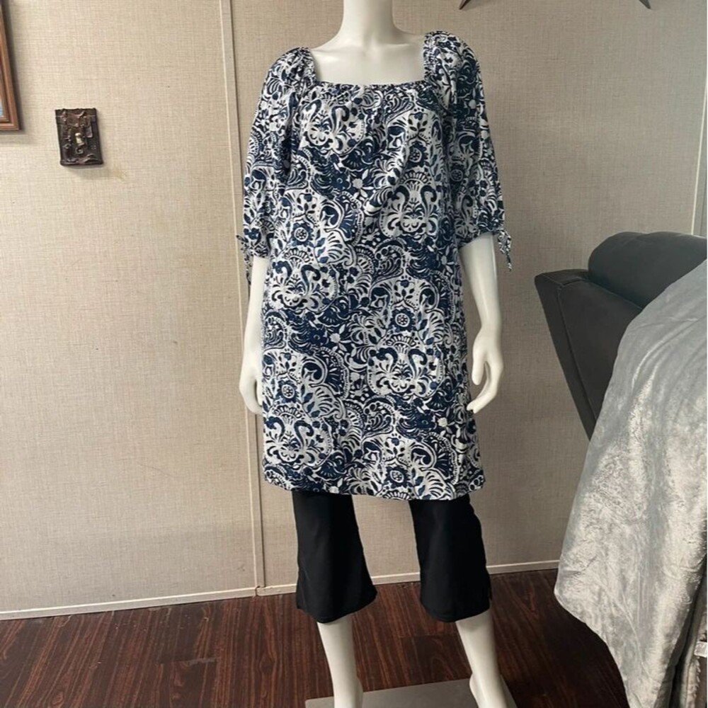 Beautiful size large 100% cotton blue and white lined dress